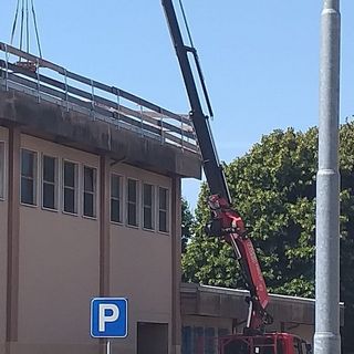 A Trecate iniziata la demolizione della palestra