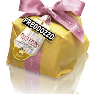 Il panettone artigianale con zenzero candito, crema al cioccolato bianco e gin è una delle leccornie di Casa Freddozzo. Nella galleria fotografica altri prodotti speciali dell'azienda di Oleggio
