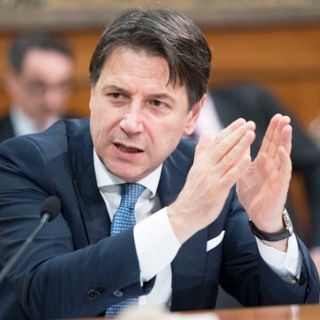 Coronavirus, nuova stretta del Governo: chiuse le attività non necessarie
