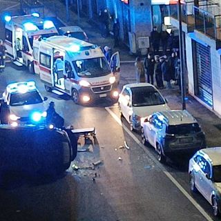 Auto si ribalta in viale Roma, 44enne trasportato in codice rosso all'ospedale di Novara