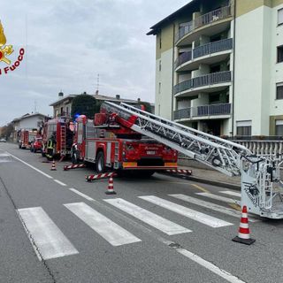 Novara, incendio in corso Milano: sette evacuati