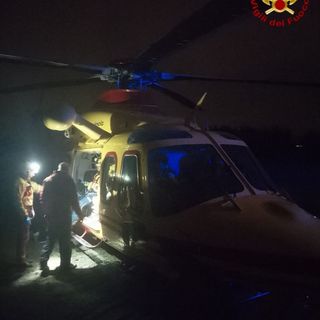 Uomo ferito nel bosco soccorso dai vigili del fuoco