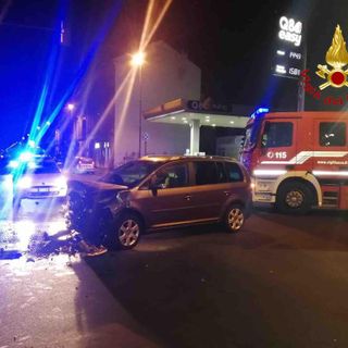 Scontro in corso Trieste, un ferito