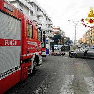 Incidente in via Galilei, fa discutere la sicurezza della strada
