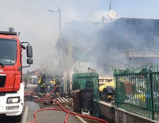Notizie dal Piemonte. Incendio in una palazzina di Leiní: muore una donna di 63 anni [VIDEO]