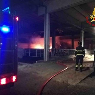 Incendio nella notte in un’azienda agricola di Oleggio