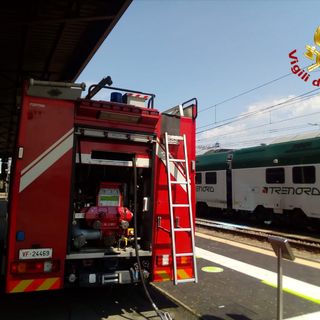 Principio di incendio questa mattina su un treno in stazione