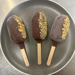 “La mia foresta nera”: il Gorgonzola Palzola diventa gelato gourmet con il maestro Vincenzo Pennestrì