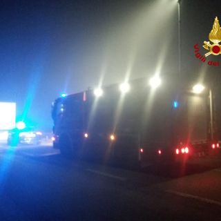 Incidente a San Pietro Mosezzo: vettura rimasta incastrata tra due autoarticolati
