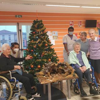 Momo, torna covid free la Rsa di “Sereni Orizzonti”. i nonni attendono la visita dei loro familiari a Natale e intanto scrivono biglietti con i loro desideri per il 2021
