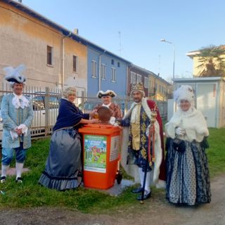 Re Biscottino e la Regina Cuneta testimonials d’eccezione per il progetto Bottigliolio a Novara