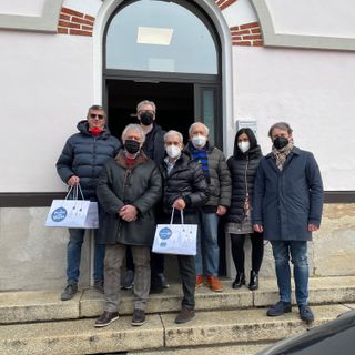 Continua l’impegno di solidarietà al territorio del Rotary club di Orta San Giulio con la consegna di 100 pasti della bontà