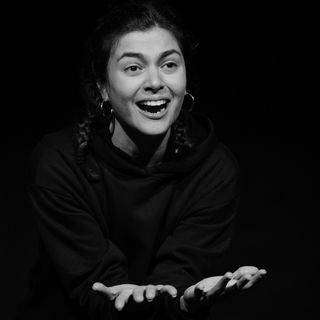 Una giovane attrice-autrice racconta una gioventù smarrita al Teatro degli Scalpellini