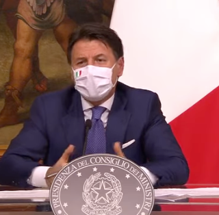 Dpcm Natale, Conte: “Dal 21 dicembre no agli spostamenti tra Regioni. A Capodanno limitiamo le cene ai conviventi”