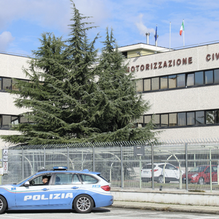 Rinnovava le patenti ad anziani senza i requisiti, sospeso un medico