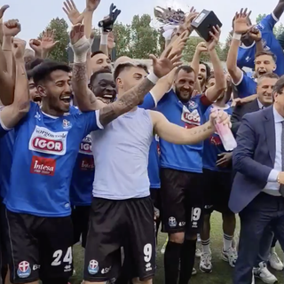 Novara: Coppa alzata al cielo!