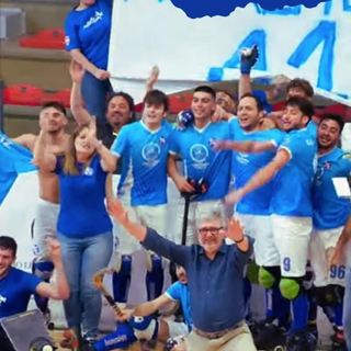 Festa al palazzetto Stefano dal Lago per la promozione in A1 dell'Hockey Novara