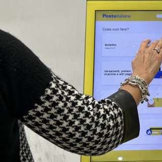 Poste italiane: negli uffici postali della provincia di Novara si può prenotare l’operazione con app o whatsapp