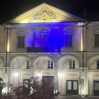 Trecate si tinge di blu per la Giornata Mondiale del Parkinson