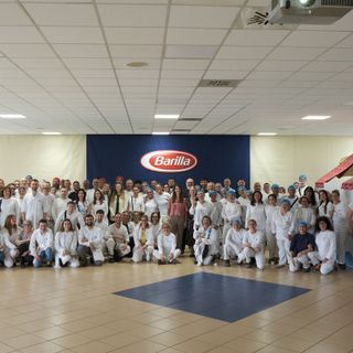 Mulino Bianco celebra 50 anni di storia insieme ai suoi protagonisti: coinvolti i 300 dipendenti dello stabilimento di Novara