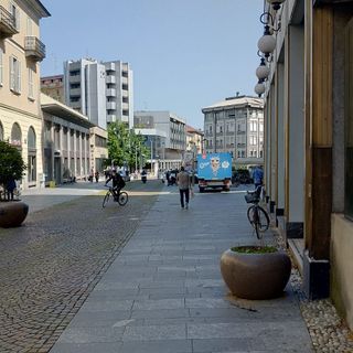 A Novara questa mattina ripertura timida per negozi e parrucchieri