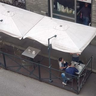 Riaperti bar e ristoranti, 123 nuovi dehor, stanotte controlli anche con l’esercito