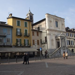 Knitting’s Room: creatività e relax tra fili e tè ad Arona