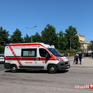 Ferito a coltellate in strada a Novara, si cerca l’aggressore