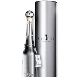 Grappa Alexander con le bellezze italiane