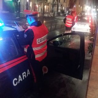 Dal Nord Ovest. Precipita e muore mentre cerca di rientrare in cada dal balcone del vicino