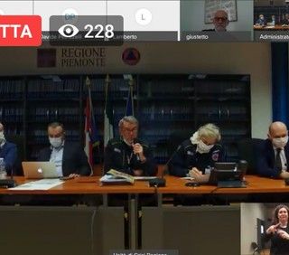 Unità di crisi, Testi: &quot;Pugnalati alle spalle dai colleghi medici, ma pensiamo al lavoro fatto: nella fase 2 saremo più vicini alle persone&quot;