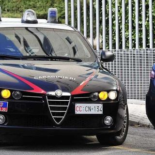 Dal Nord Ovest. Senza patente, a bordo di un'auto sotto sequestro, fugge all'Alt dei Carabinieri