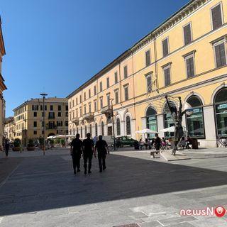 Giovane multato e denunciato dopo aver sparato fuochi d'artificio in modo illecito in piazza Gramsci
