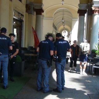 Sanzionati dalla Polizia due locali novaresi