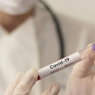Covid: la positività ai tamponi è al 14,2%, prosegue la campagna vaccinale
