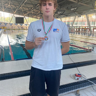 Libertas Nuoto Novara: 15 medaglie ai campionati regionali