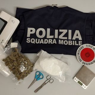 Tentativo di fuga durante un controllo: nell'auto aveva 500 grammi di cocaina e più di 100 grammi di marijuana