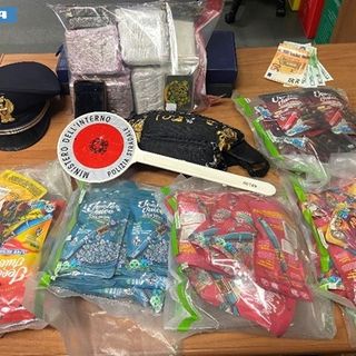 Sigarette elettroniche con resina liquida di marjuana e due chili e mezzo di hashish, arrestato un uomo