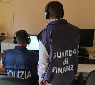 False assunzioni e contratti per ottenere permessi di soggiorno, ma anche bonus e reddito di cittadinanza: 7 persone in manette