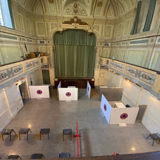 Oggi le ultime dosi booster all’hub al Teatro Comunale di Trecate