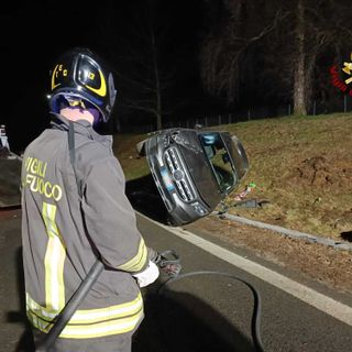 Incidente in tangenziale a Novara, coinvolte due macchine e un camion. FOTO