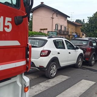 Dormelletto, scontro tra tre auto. Quattro feriti portati in ospedale