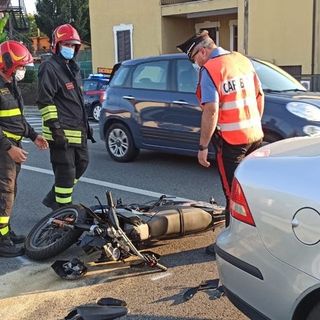 Scontro tra auto e moto sulla statale del Sempione