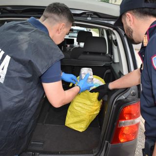 Fermato un uomo con 18 chili di hashish