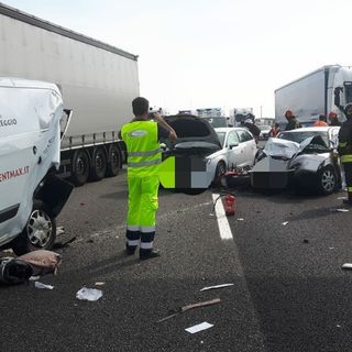 Notizie dal Piemonte. Mortale sulla A4, autostrada chiusa - FOTO
