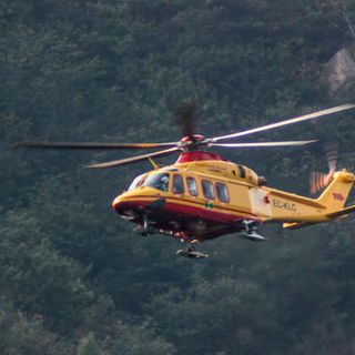 Incidente in un cantiere di Prato Sesia, un uomo trasportato a Novara