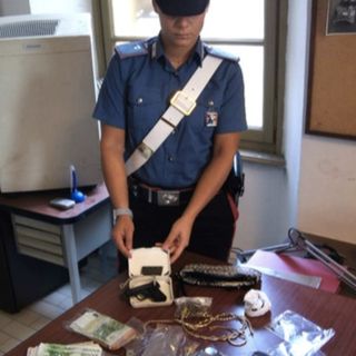 Nel camper gioielli, 33mila euro e una pistola rubata: in manette un sinti vercellese