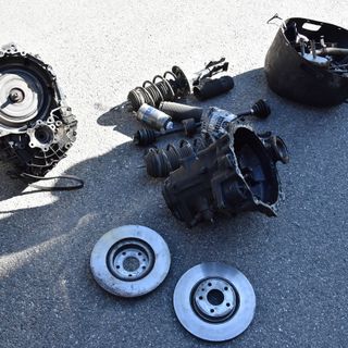 Fermati due ricettatori di ricambi d'auto