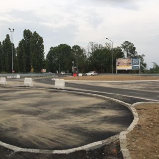 Lavori di asfaltatura finiti alla rotonda tra via Guido Rossa e via Verbano a Veveri
