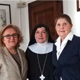 “Dalle donne per le donne”. Rotary Club Orta San Giulio per il rinnovamento del Laboratorio di Restauro Tessuti Antichi del Monastero Benedettino Mater Ecclesiae sull’Isola di San Giulio